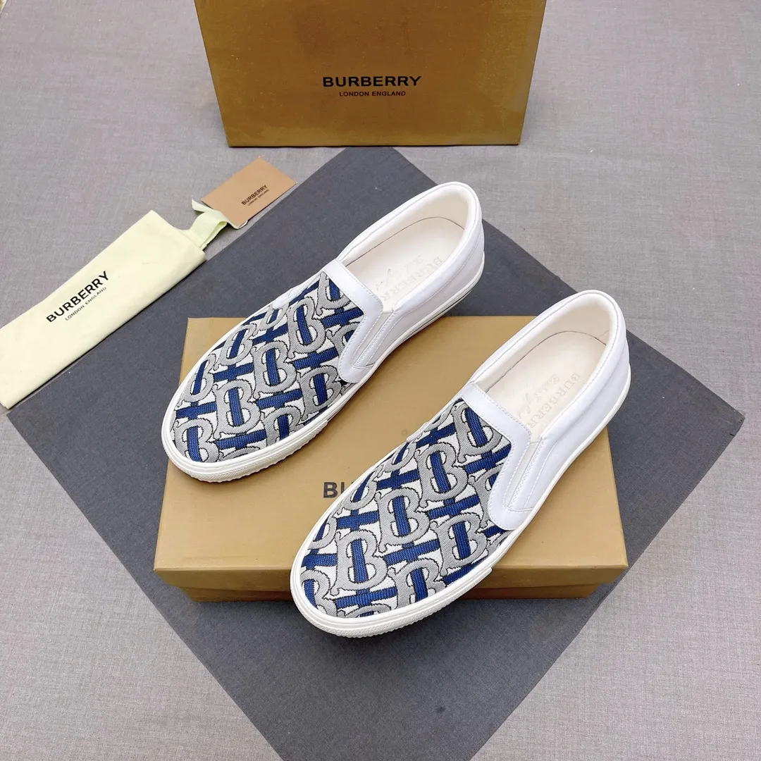 ◾️▫️P360. B's 2023 spring and summer new product, men's classic low-top slip-on sneakers, made of classic retro B's printed canvas material, spliced ​​with layered calfskin, and decorated with a new brand logo. First-layer cowhide lining, embossed Burberry logo on the heel, and original TPU outsole! Size: 38-45 No. 004